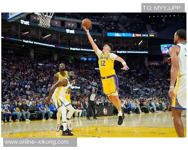 科尔赞穆迪投篮出色防守布克表现优异重回球队核心轮换