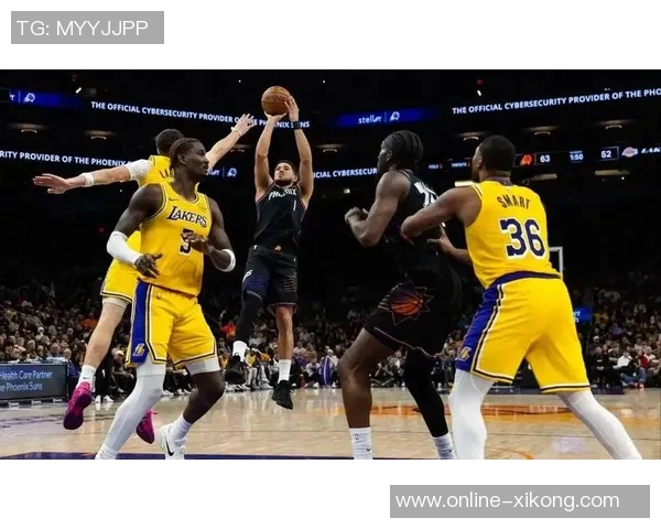 湖人双星难以独撑大局防守篮板传导球替补阵容亟待改善